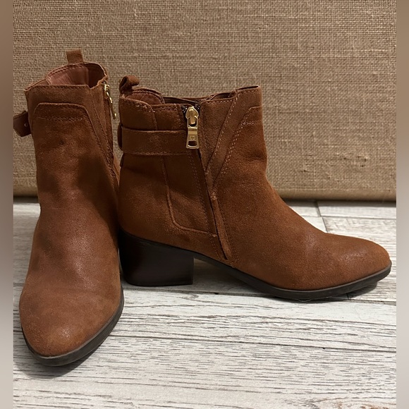 Lucca Lane Women's Meyna Terracotta Brown Suede Zip Gold Hardware Boots 8.5 EUC - Picture 4 of 9